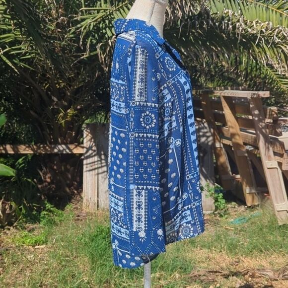 Adrienne Vittadini women's Medium long sleeve collared sheer blue and white top - Picture 3 of 7